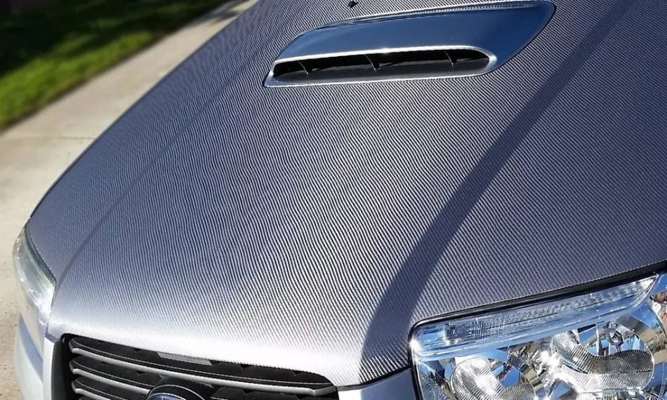 Est-il utile d’utiliser un film de carbone dans le tuning automobile ?