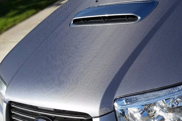Est-il utile d’utiliser un film de carbone dans le tuning automobile ?