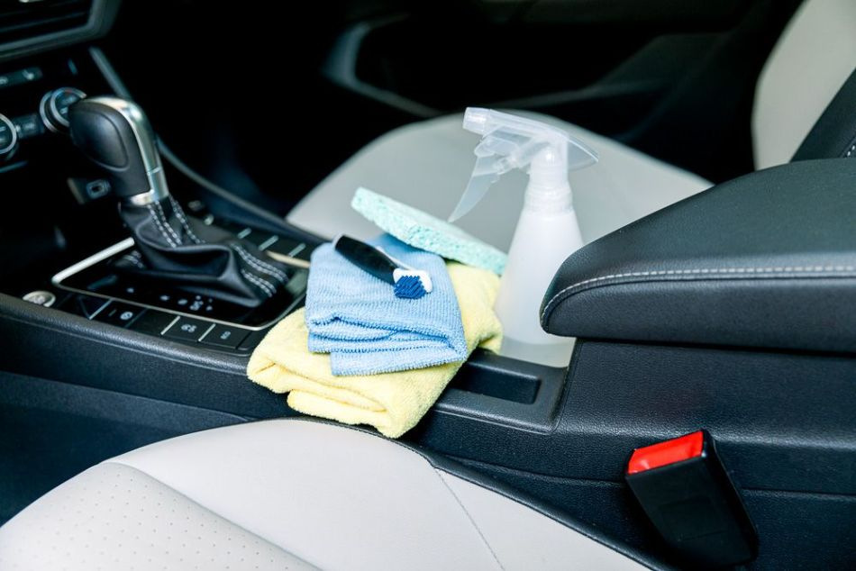 Pourquoi le nettoyage à sec de l’intérieur de la voiture est-il nécessaire ?