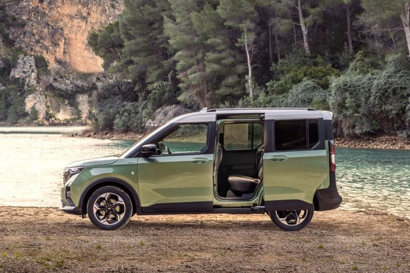 Ford Tourneo Courier de deuxième génération : monospace compact et polyvalent