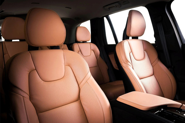 Avantages et inconvénients d’un intérieur en cuir dans une voiture Photo 1