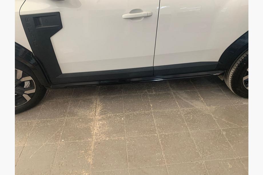 Dacia Duster 2024- Couvre-Bas de Caisse EuroCap (Noir Brillant) Image