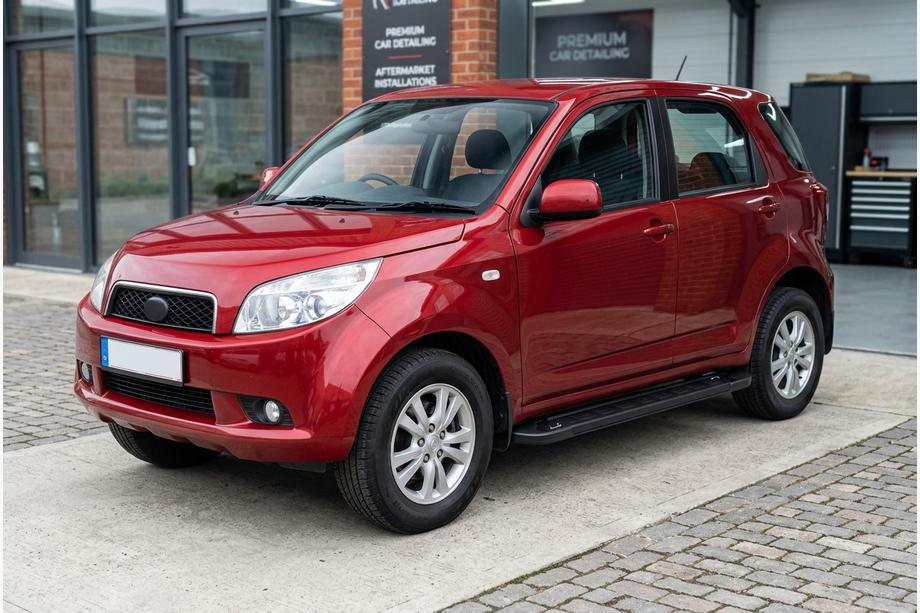 Daihatsu Terios 2006-2017 Marchepieds Latéraux RedLine Black (2 pcs, Aluminium) Image