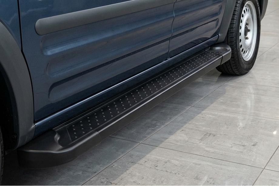 Ford Connect 2006–2009 Marchepieds Latéraux Allmond Black (2 pcs, Aluminium) Image