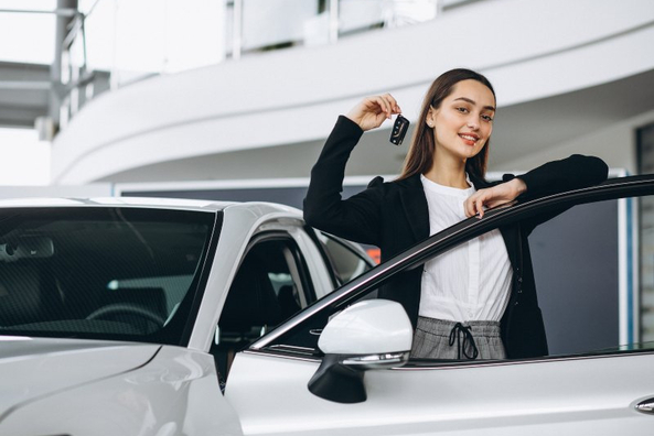 Comment choisir une voiture pour une conductrice débutante