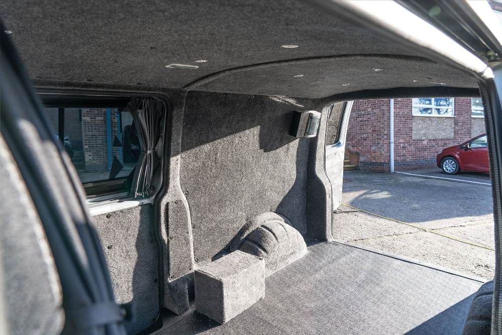 Où peut-on utiliser du tapis dans la voiture ?