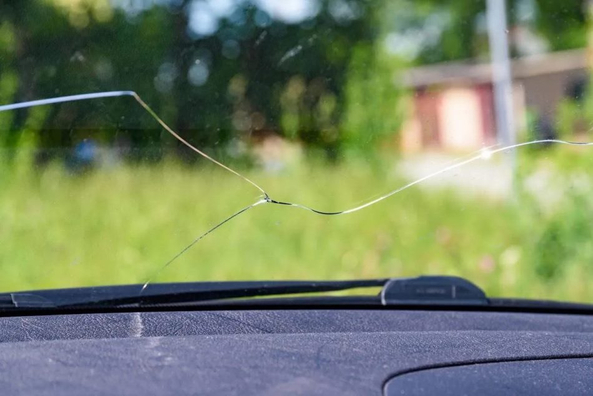 Que faire si le pare-brise de votre voiture se fissure ?