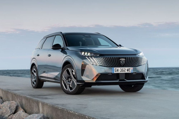 Essai du Peugeot 5008 hybride de troisième génération