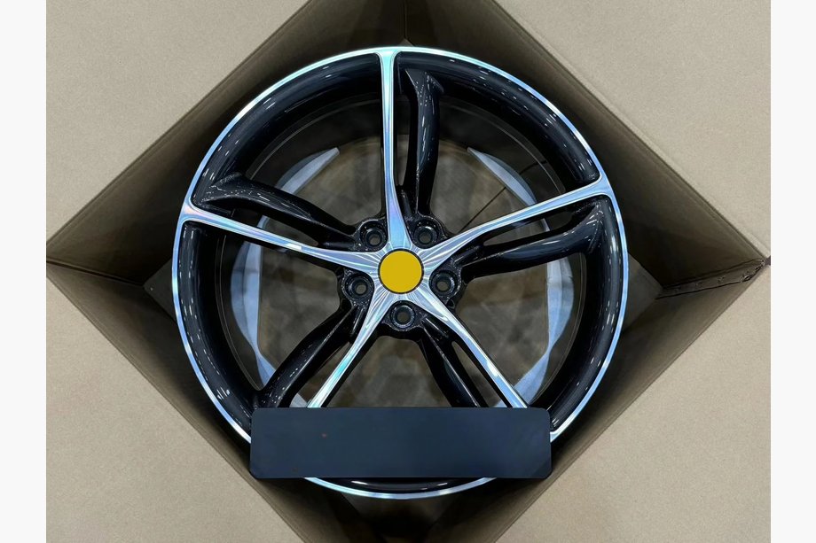 Ferrari 488 GTB 2015-2019 Jantes forgées OEM R20 V3 (Lot de 4) Image