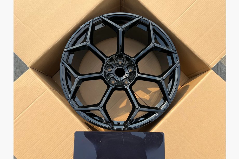 Lamborghini Urus 2018- Jantes forgées OEM R23 V4 (Jeu de 4) Image