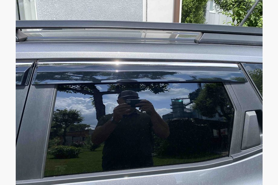 Dacia Duster 2024- Deflecteurs de Vitres avec Moulure Chromee Niken Luxury (4 pcs) Photo 4