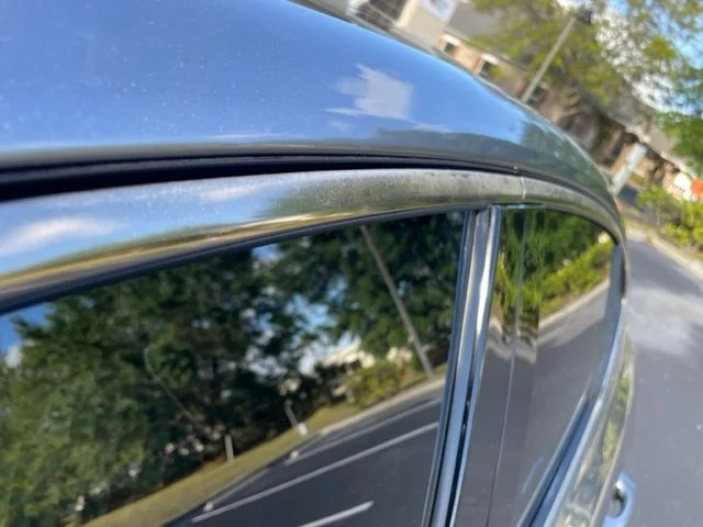 Pourquoi le chrome de la voiture ternit et comment lui redonner de l’éclat