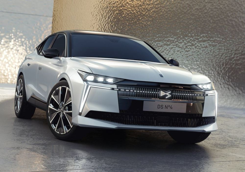 Essai du DS N°4 2025 : versions hybrides pour un premium écologique