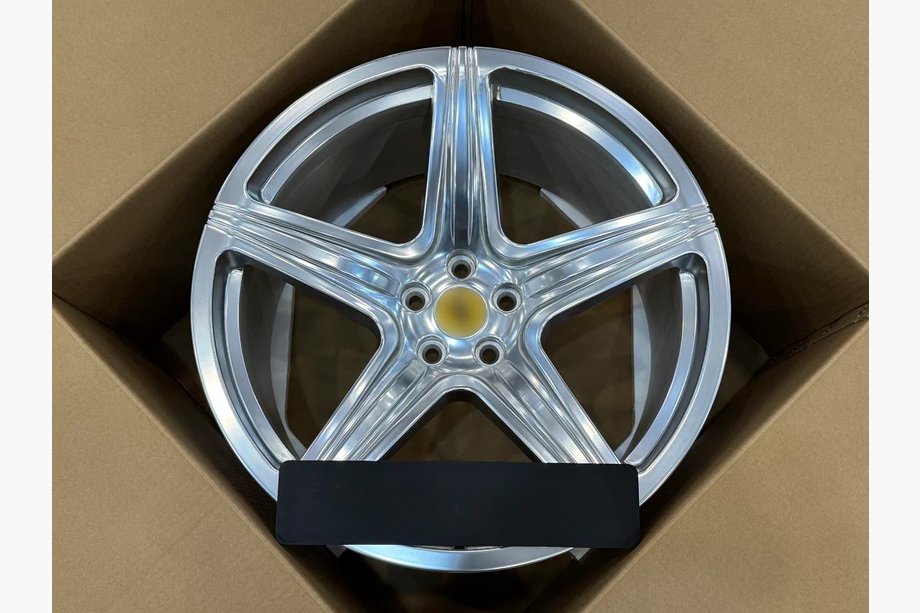 Ferrari 550 Jantes forgées OEM R20 V3 (Lot de 4) Image
