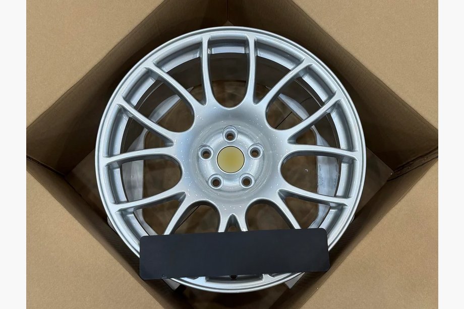 Ferrari 360 Jantes forgées OEM R19 V2 (Lot de 4) Image
