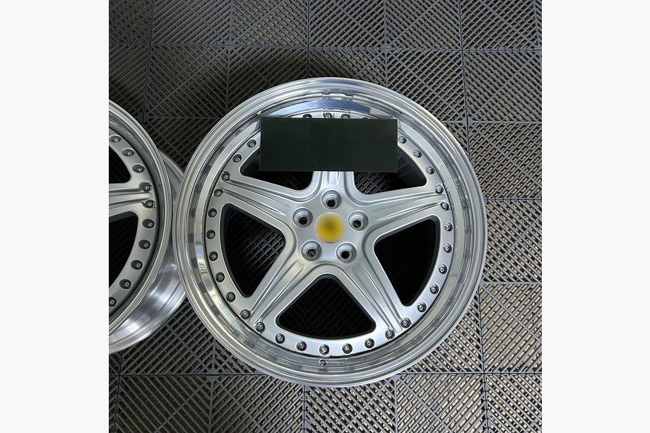 Ferrari 456 Jantes forgées OEM R19 (Lot de 4) Image