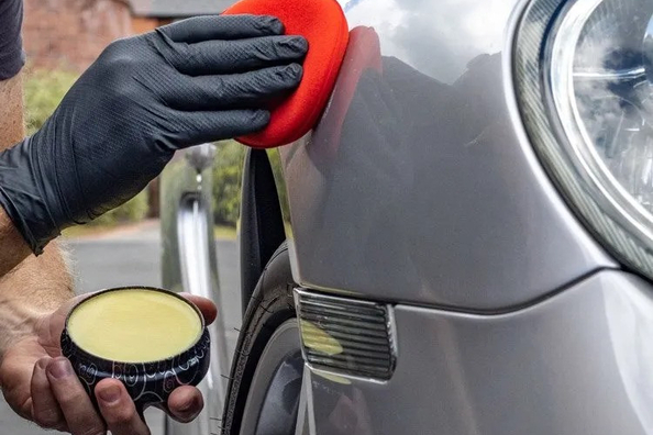 Comment choisir sa cire auto : brillance et protection garanties