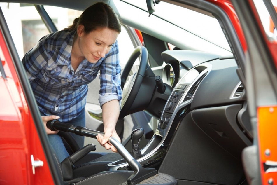 Comment éliminer les mauvaises odeurs dans la voiture