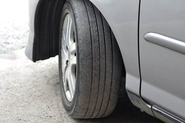 Pourquoi des pneus usés sont dangereux pour votre voiture