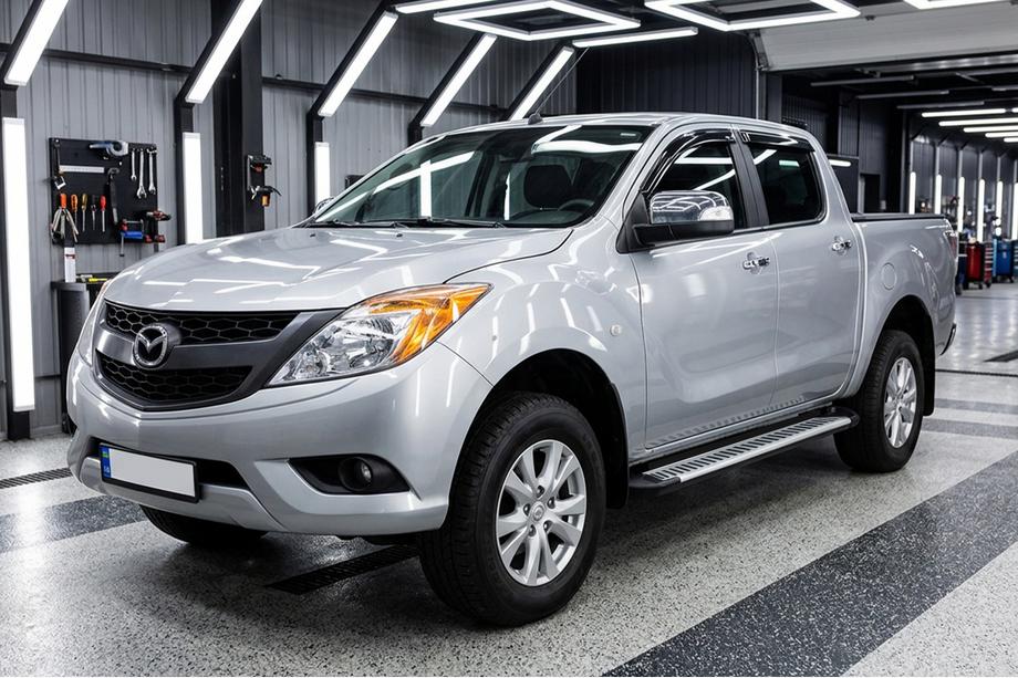 Mazda BT-50 2012- Marchepieds Latéraux Line (2 pcs, Aluminium) Image