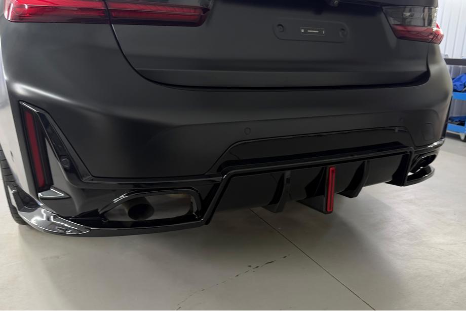BMW 3 Series G20/G21 2018- Diffuseur arrière B-Style LED pour M-Sport 2023+, ABS Image