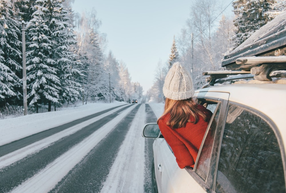 Comment préparer votre voiture pour un long trajet hivernal : sécurité sur la route