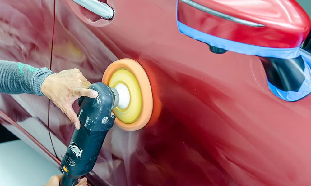 Top 5 erreurs lors du polissage de votre voiture: comment ne pas abîmer la peinture en une journée