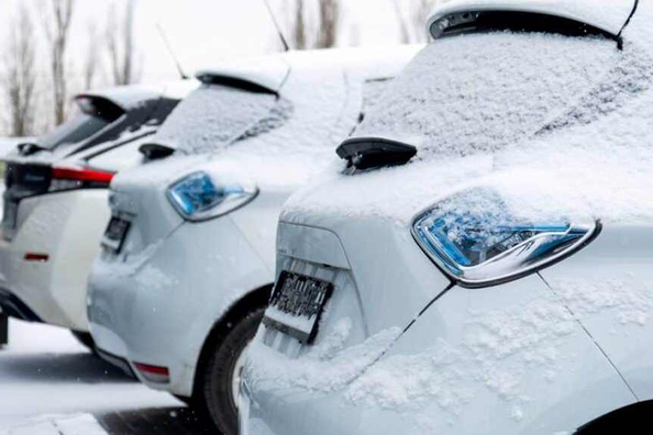 Pourquoi l’hiver est risqué pour les voitures électriques : 6 problèmes majeurs et comment les réduire