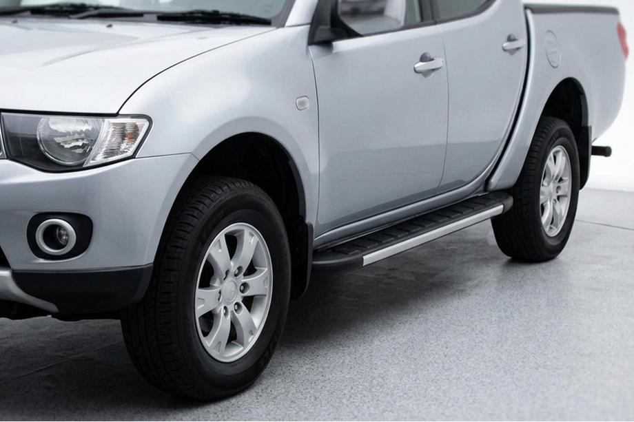 Mitsubishi L200 2006-2015 Marchepieds Latéraux Duru (2 pcs, Aluminium) Image