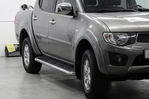 Mitsubishi L200 2006-2015 Marchepieds Latéraux Maydos V1 (2 pcs, Aluminium & Inox) photo 1