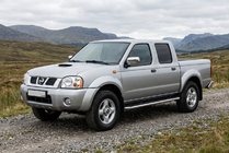 Nissan NP300 1999-2015 Marchepieds Latéraux Maydos V1 (2 pcs, Aluminium & Inox) photo 1