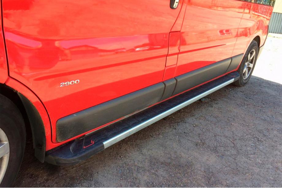 Opel Vivaro 2001–2015 Marchepieds Latéraux RedLine V1 (2 pcs, Aluminium) Image