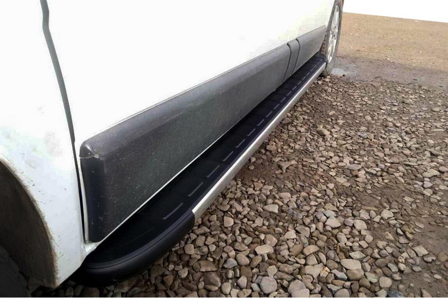 Renault Trafic 2001–2015 Marchepieds Latéraux Duru (2 pcs, Aluminium) Image