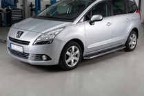 Peugeot 5008 2009-2016 Marchepieds Latéraux Maydos V1 (2 pcs, Aluminium & Inox) photo 1