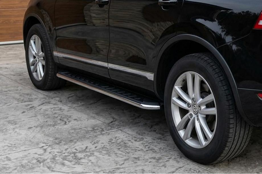 Porsche Cayenne 2003–2010 Marchepieds Latéraux Maydos V1 (2 pcs, Aluminium & Inox) Image