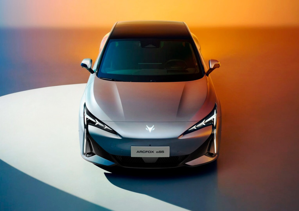 Essai de l’Arcfox S5 : berline électrique pour une conduite dynamique