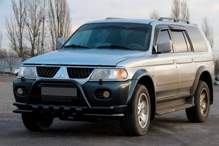 Mitsubishi Pajero Sport 1996-2007 Barre Avant ST015WT Noire (Inox) Image