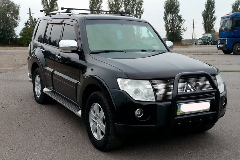 Mitsubishi Pajero Wagon III 1999-2006 Pare-buffle QT007 Noir (Inox) Image