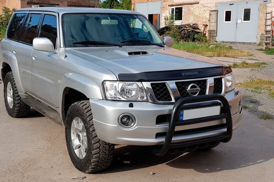 Nissan Patrol Y61 1997-2011 Pare-buffle QT007 Noir (Inox) Photo 3