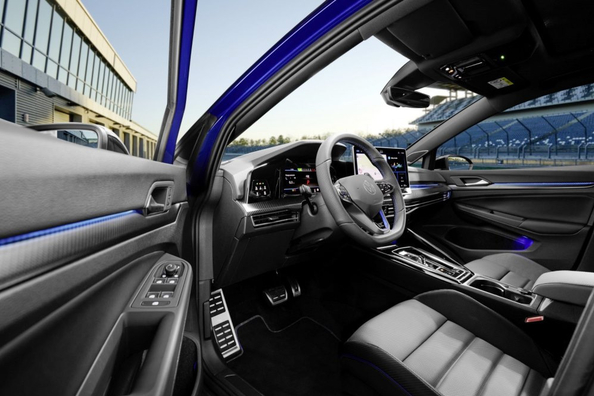 Volkswagen Golf Variant R 2024: Praticité et Performance Photo 6