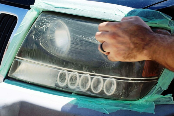 Restauration de Phares : Peut-on Récupérer la Transparence du Plastique sans Polissage Professionnel ? Photo 1