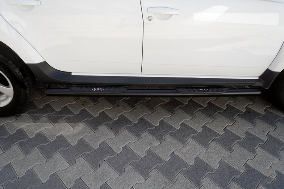 Dacia Duster 2008-2018 Barres latérales avec inserts Black (2 pcs, inox) Image