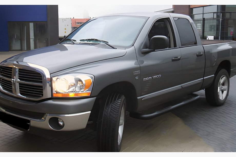 Dodge RAM (DR/DH/D1/DC/DM) 2002–2009 Tubes Latéraux Angulaires Black (2 pcs, Inox) Image