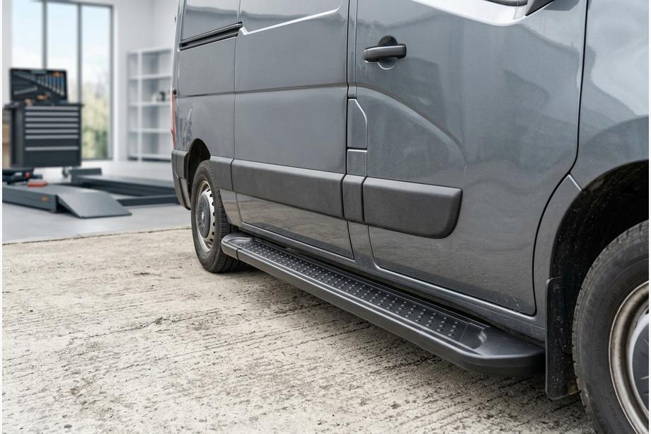 Renault Master 2011-2023 Marchepieds Latéraux Allmond Black (2 pcs, Aluminium) Image