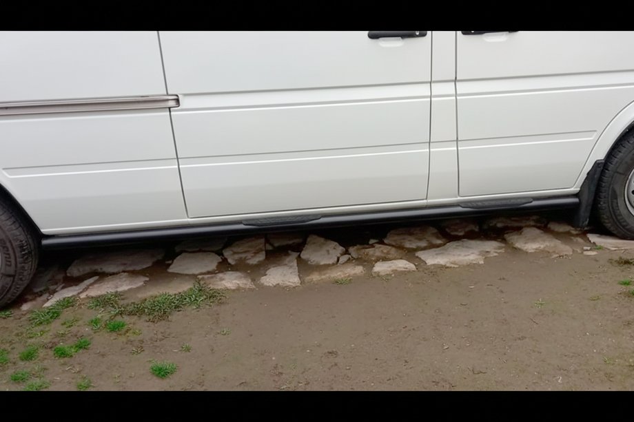 Volkswagen LT 1995-2006 Barres Latérales Black (2 pcs, Inox) Empattement court, Ø70 Photo 3