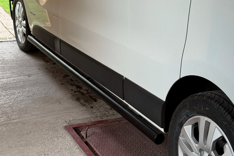 Renault Trafic 2015- Barres Latérales BB002 Noir (2 pcs, Inox) 60 mm, empattement long Photo 7