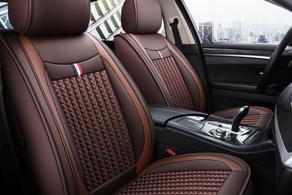Que choisir : housses ou surcouvres de siège auto ?