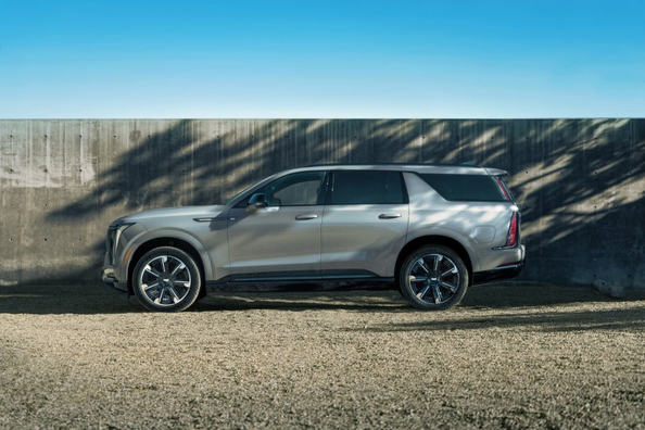Aperçu du Cadillac Escalade IQL 2026 : SUV électrique phare allongé de 750 ch Photo 2