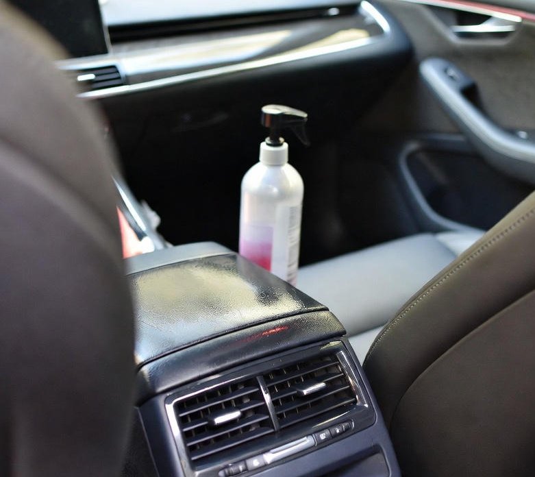 Comment raviver le plastique intérieur de la voiture : retrouver éclat et fraîcheur