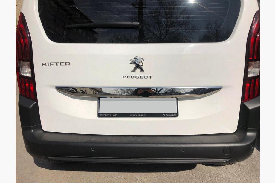 Peugeot Partner/Rifter 2019- Déstockage Moulure Inox au-dessus de la Plaque d'immatriculation Image